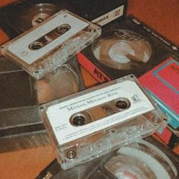 📼🛼📺🎞️👾🕹️☎️