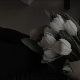 ❀