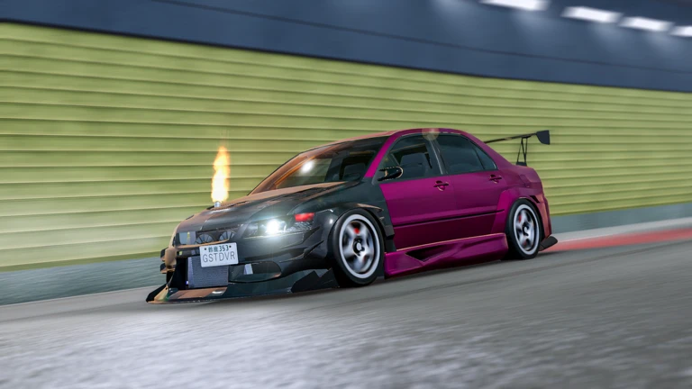 ภาพพรีวิวทางการ Ghost Driver: รถเก๋งสีดำและม่วงวิ่งข้างกำแพงสีเขียว มีเปลวไฟออกจากท่อไอเสียและฉากหลังเบลอจากการเคลื่อนไหว