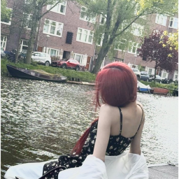❀