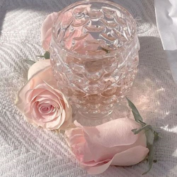 ❀