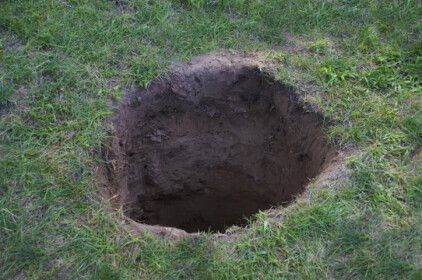 Fall Down The Biggest Hole In Roblox 