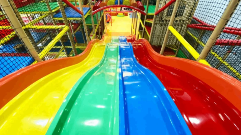 Rainbow Fun Playground World Indoor playground fun screenshot 1