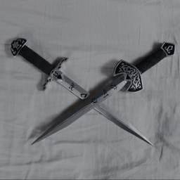 ♛