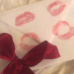 💋
