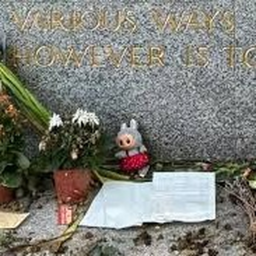 Place labubus at Carl Marker's tomb [BIRTHDAY🎉🎉]