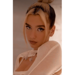 Dua Lipa hangout