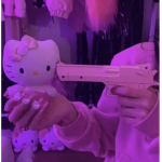 elle<33