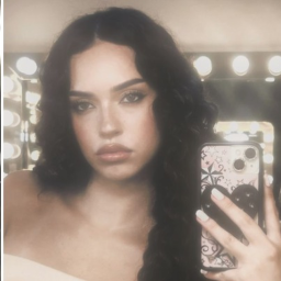 ❀