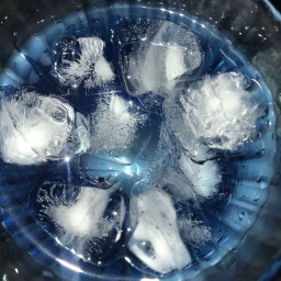 ❅