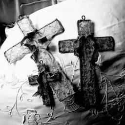 ✞
