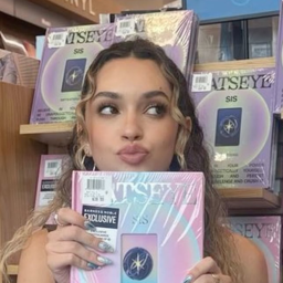 ✰