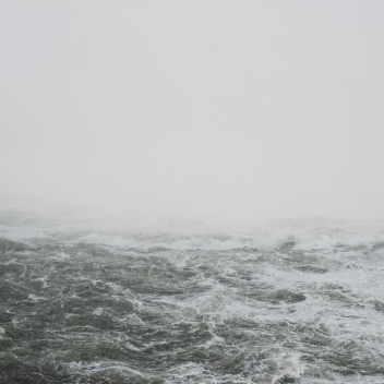 the sea is the ocean and there were waves