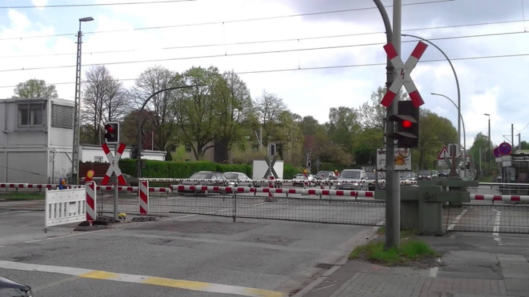 railroad crossing dutch and germany screenshot 2