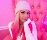 Pink Queen Leah Ashe Group Thumbnail