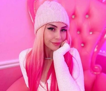Pink Queen Leah Ashe Roblox group icon