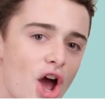Noah Schnapp GROUP:D