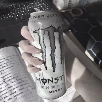 𖹭