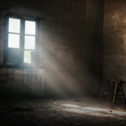 Grunge old abandoned room
