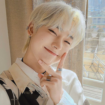 Guess the kpop group !